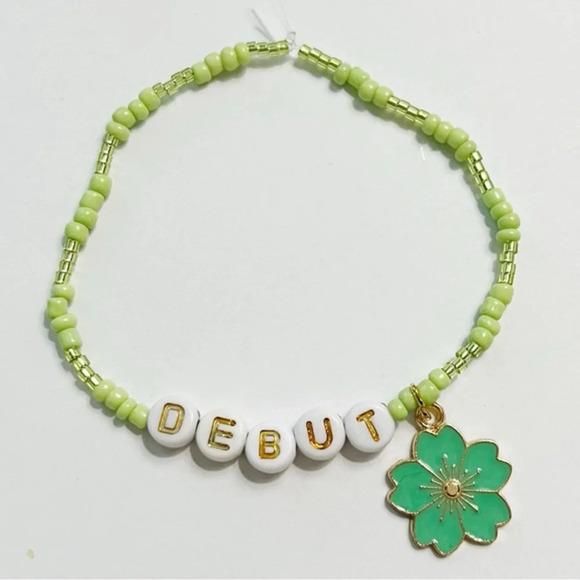 Taylor Swift Eras Tour Friendship Bracelet Debut Flower Charm - Picture 1 of 2